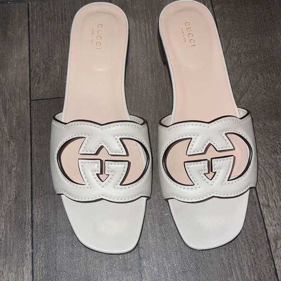 Gucci INTERLOCKING G CUT-OUT SANDAL - Picture 2 of 4